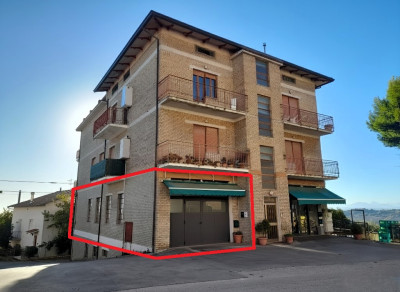 Locale Commerciale  in vendita a Montelupone
