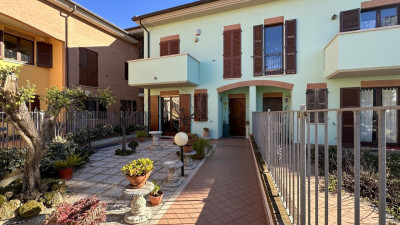 Villa a Schiera  in vendita a Potenza Picena