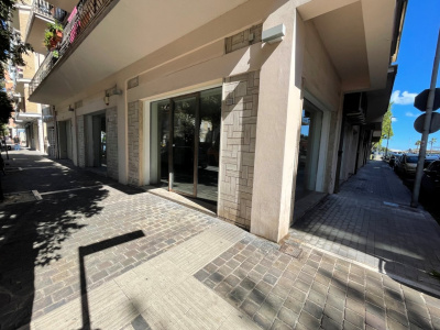 Locale Commerciale  in vendita a Civitanova Marche