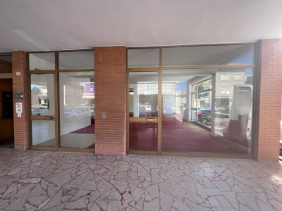 Locale Commerciale  in vendita a Porto Sant'Elpidio